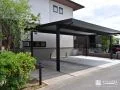 スチール折板屋根が耐久性の高い3台用カーポート