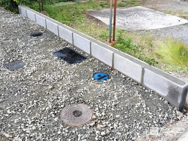 No.30106 駐車スペースの敷地境界を明確化するシンプルなブロック工事[施工後]
