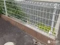敷地境界を軽やかに区切り明確化するメッシュフェンス設置工事