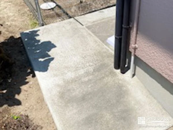 使い勝手が向上する土間コンクリートで犬走りを拡張した工事