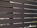 駐車スペースの目隠しに使用したフェンス「YKKAP シンプレオフェンスYS3型 カームブラック」