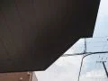 敷地形状に合わせて異形加工したカーポートSCの屋根