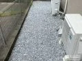 雑草対策でお手入れが楽になるよう砂利敷きを施したお庭工事