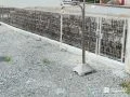 軽やかに境界を区切るメッシュフェンス