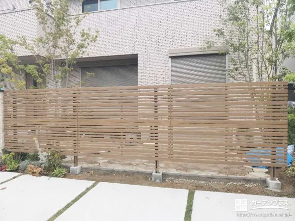 木目調フェンスで心地よいプライベート空間をつくるお庭工事