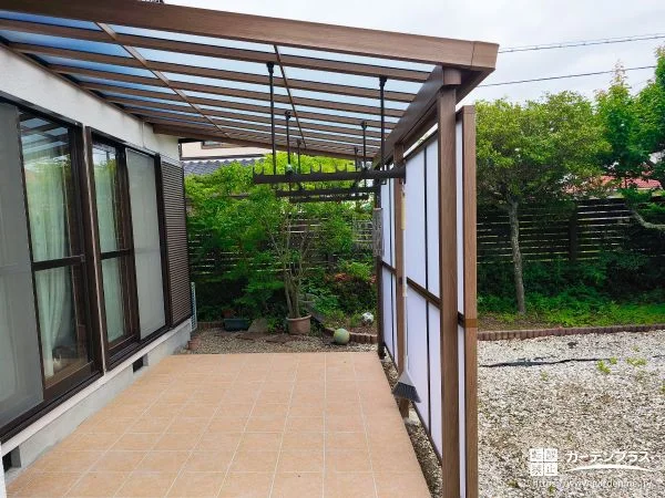 天候を気にせず過ごせるタイルテラス屋根設置工事