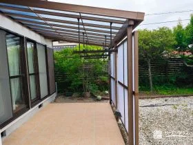天候を気にせず過ごせるタイルテラス屋根設置工事