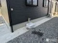 犬走りに土間コンクリートを打設してしっかり足元を整えた工事