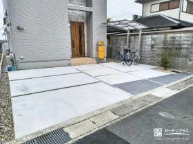 大理石調タイルが映えるシンプルモダンな新築外構