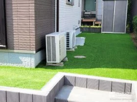 人工芝とコンクリートで管理しやすいお庭へリフォームした工事