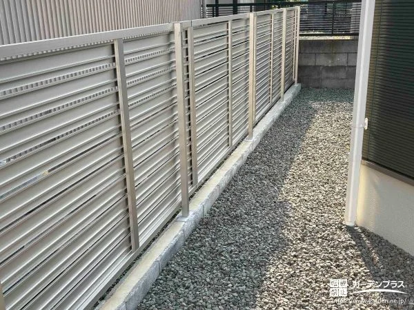 スタイリッシュに視線をカットする目隠しフェンスの設置工事