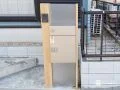 駐車スペースを広く使えるスリムな機能門柱
