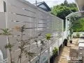 圧迫感なく視線をカットする目隠しフェンス