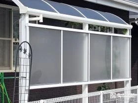 テラス屋根に前面パネルを追加[施工後]