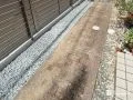砂利を敷設して雑草対策