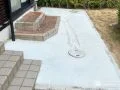 前庭に日々のお手入れを軽減する土間コンクリートを打設した工事