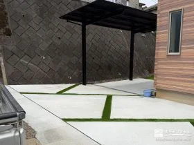 人工芝目地がナチュラルな駐車スペース[施工後]