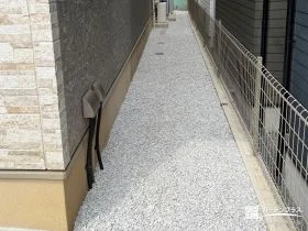 草むしりの手間を減らす砂利敷きの犬走り[施工後]