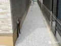 草むしりの手間を減らす砂利敷きの犬走り