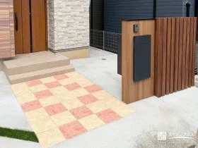 木目調のお住まいに調和するナチュラルテイストの新築外構