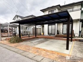 瓦チップやレンガで温かみのある印象に仕上げたリフォーム工事