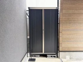 スタイリッシュな収納スペースとなる物置[施工後]