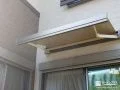 日差しを調節できるオーニングと木目調のウッドデッキ設置工事