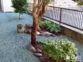 植栽を引き立てながら雑草対策も叶える砂利を敷設した工事