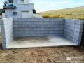 後から施工する小屋の周りに設けたブロック囲いスペース工事