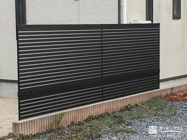 道路からの視線を遮りプライバシーを守る目隠しフェンス工事