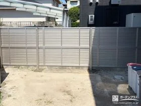お庭のプライバシーを守るスタイリッシュフェンス設置工事