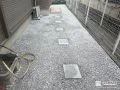 雑草対策と飛び石設置で歩きやすく整えた玄関アプローチ工事
