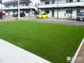 広々とした人工芝のお庭