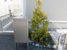 宅配の受け取りを便利にし植栽の彩りもプラス[施工後]