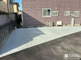 ゆとりある駐車スペースをすっきり整える土間コンクリート工事