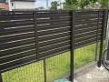 視線を遮りながら緑のある犬走りをすっきり整える外構工事