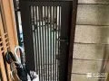 玄関側と道路側の出入口を使いやすく整える片開き門扉工事