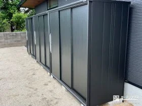 シンプルデザインでお庭に馴染む物置[施工後]