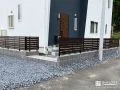 木目調フェンスで玄関前の視線を遮り快適に過ごせる外構工事