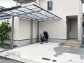 カーポートと植栽が調和する機能的で彩り豊かな新築外構工事