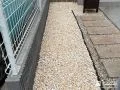 伊勢砂利で玄関前を明るく彩りお手入れを軽減