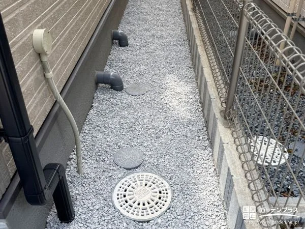 雑草対策と花壇づくりで犬走りとお庭をすっきり整える外構工事