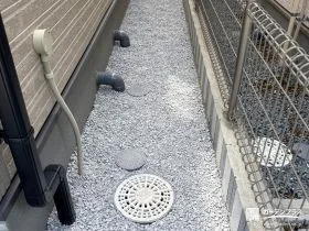 雑草対策と花壇づくりで犬走りとお庭をすっきり整える外構工事