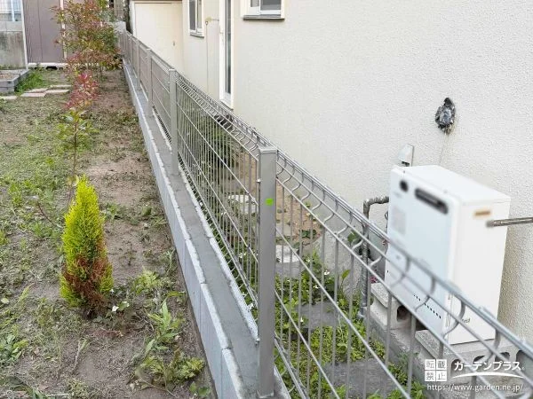 見通しを保ちながら敷地境界を明確にするフェンス設置工事