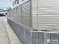 プライバシーを守りながら開放感も感じられるフェンス設計