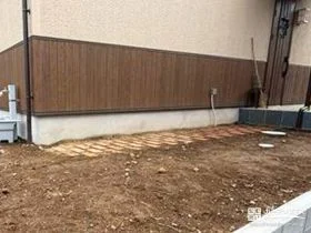 勝手口から続くレンガの園路[施工後]
