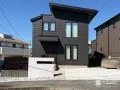 黒と白を効果的に使い分けたモダンな新築外構