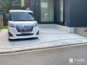 ピンコロ石目地で駐車スペースに表情をプラス[施工後]