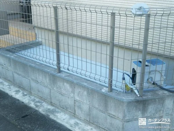 境界をすっきり区切り犬走りのお手入れも楽になる外構整備工事
