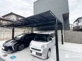 黒の屋根で高級感を高めたカーポート